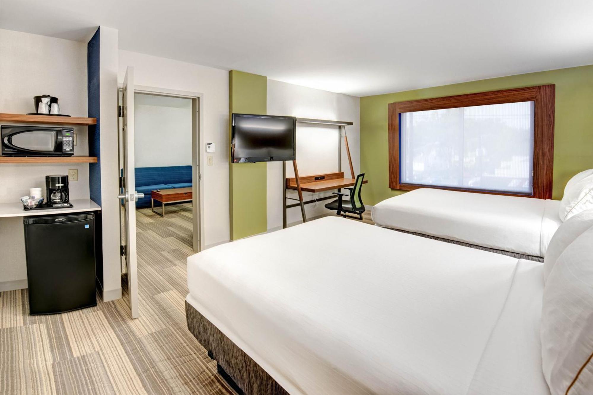 Holiday Inn Express Woodbridge By Ihg Avenel Exterior photo